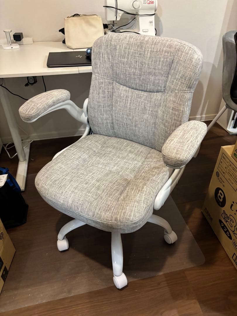 グレー 布製 デスクチェア アームレスト付き