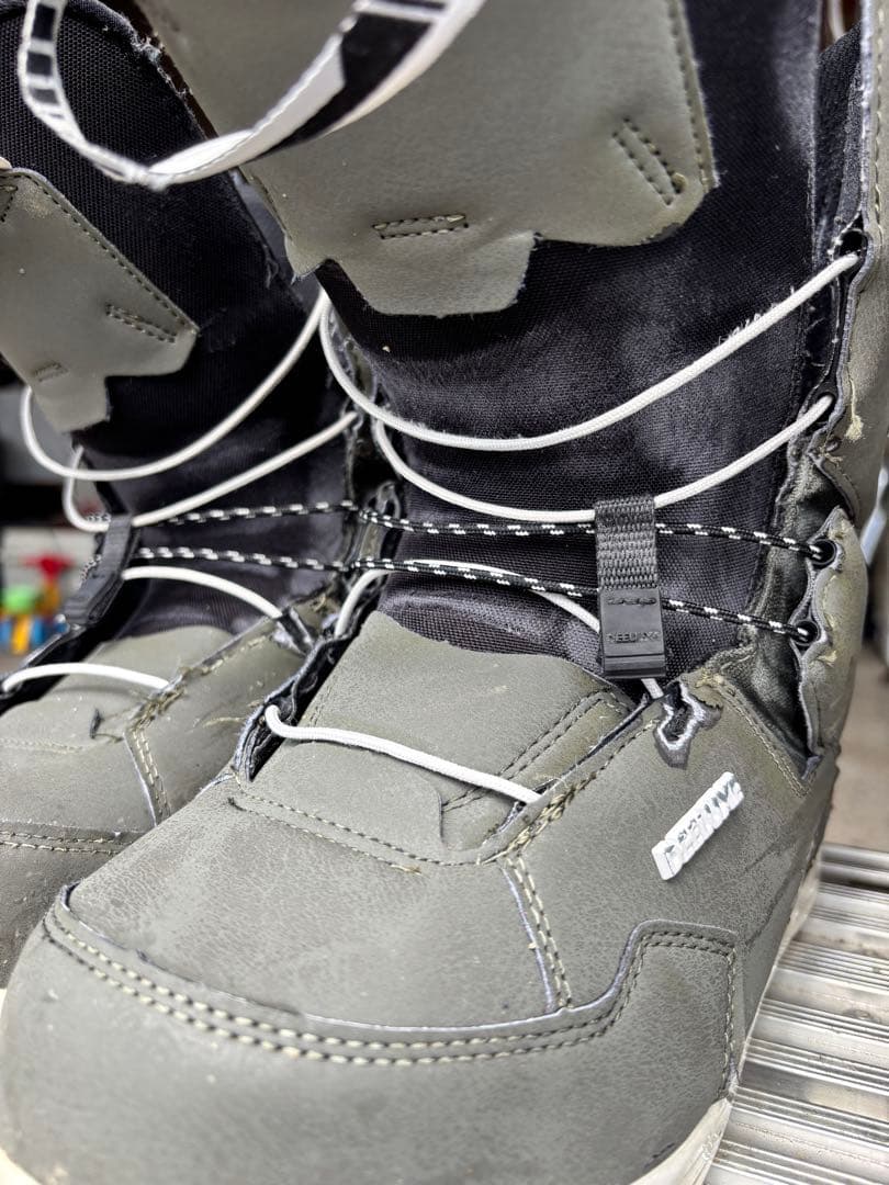 DEELUXE ディーラックス スノーボードブーツ グレー　25.5