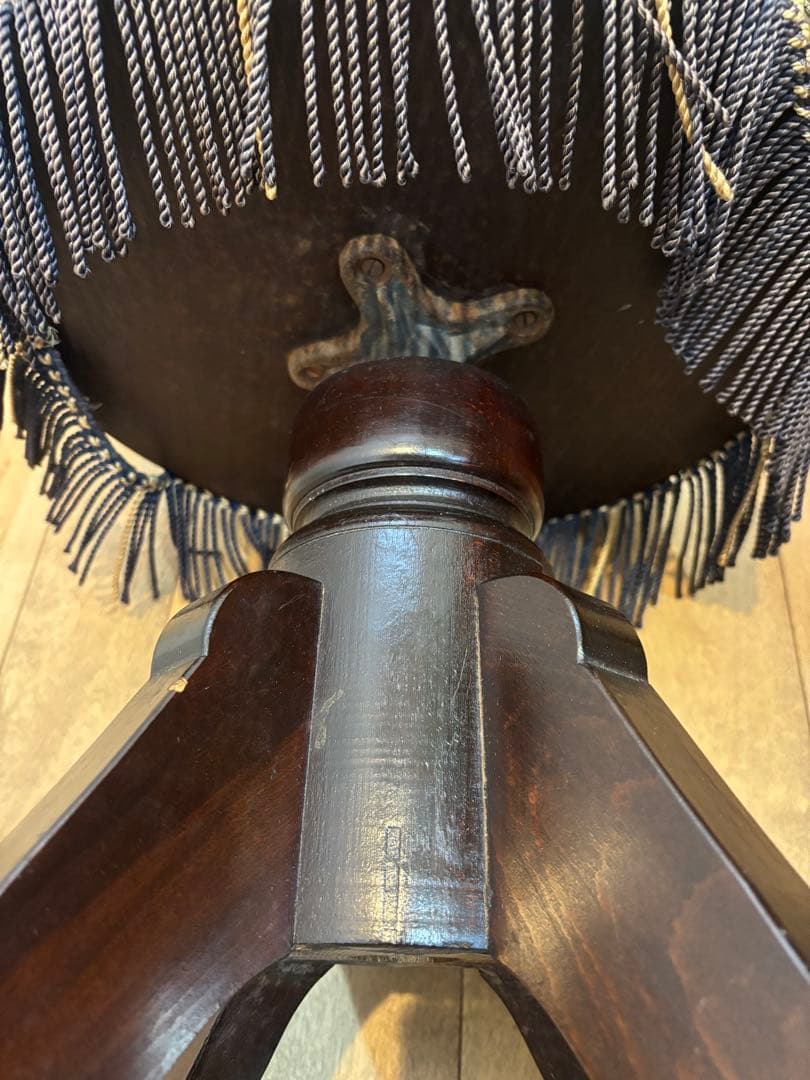 オリーブグリーン フリンジ付きスツール　ピアノ　椅子　彫刻　アンティーク