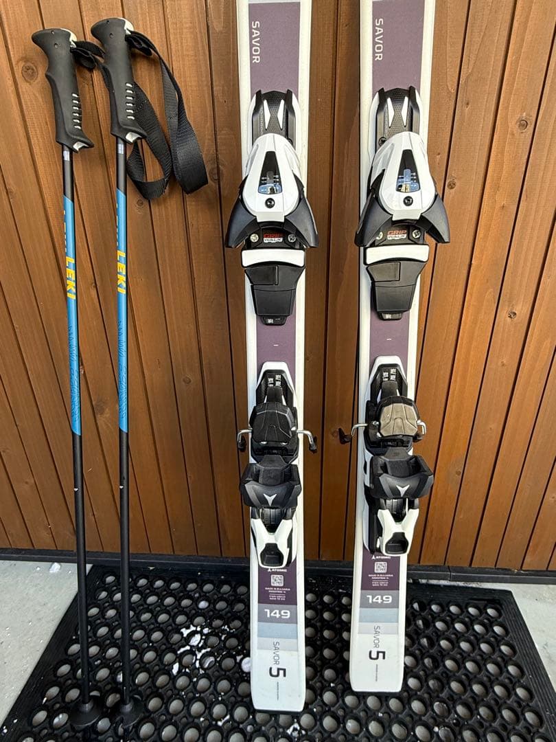 ATOMIC アトミックSAVOR5 スキー板 149cm ポール付き