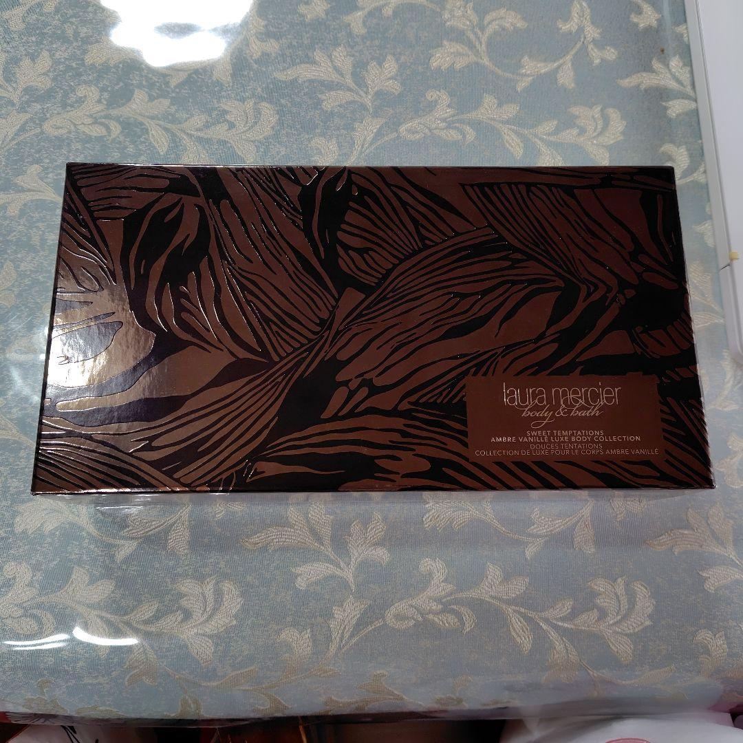 ローラメルシエ　リュクスボディーコレクション　アンバーバニラ　『新品未使用』