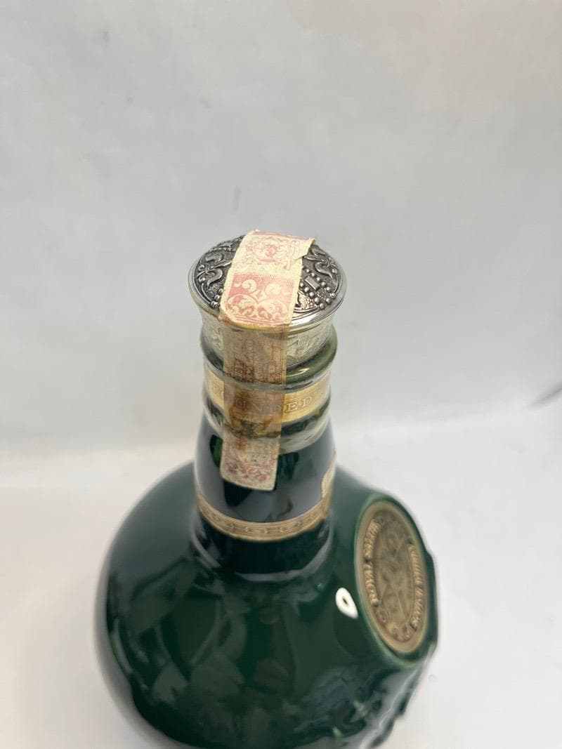 ロイヤルサルート21年　1L 43％　　緑陶器 1775g