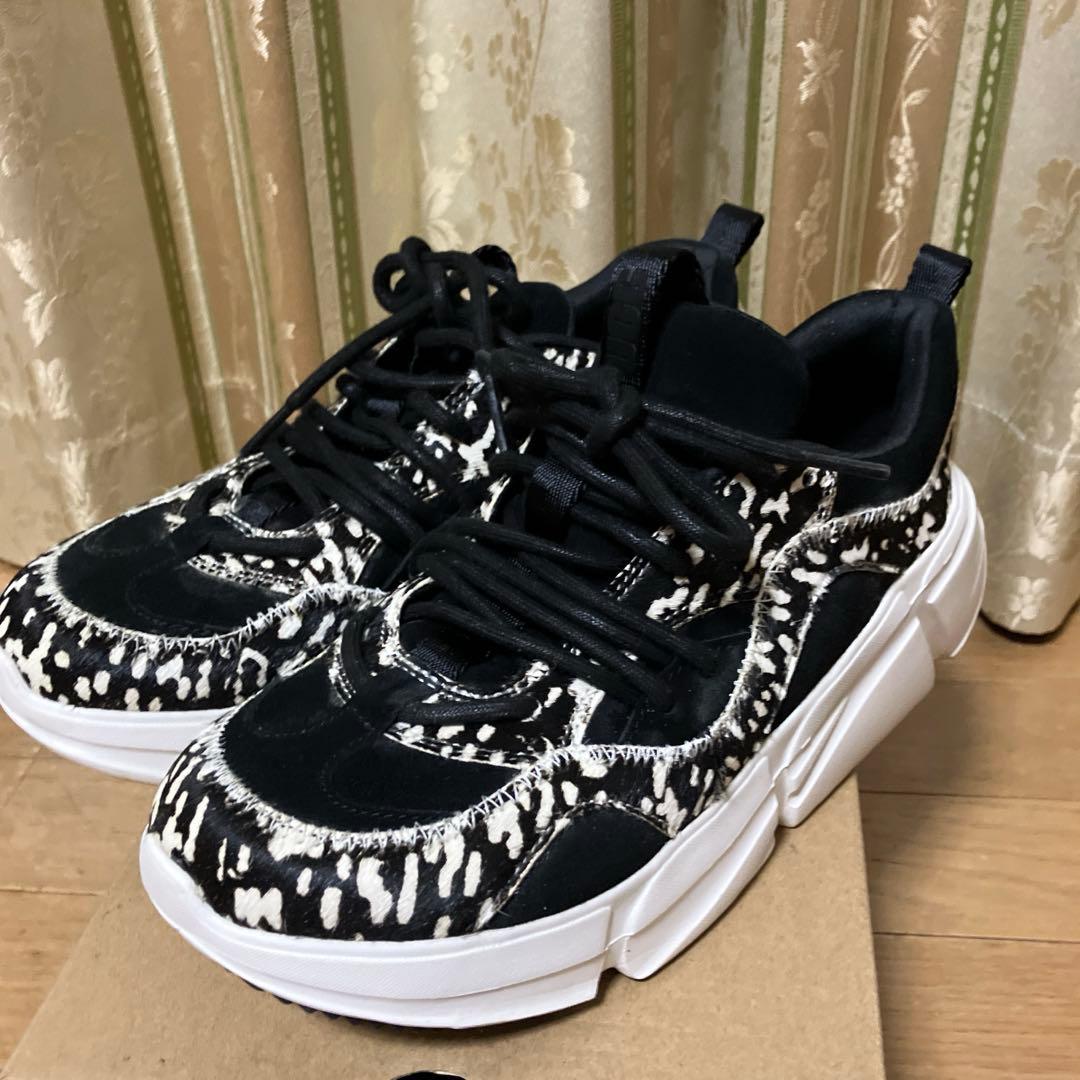 最終価格　UGG アニマルプリント スニーカー
