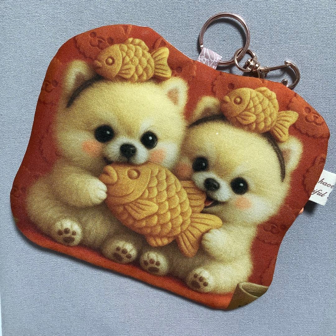 ハンドメイド　フラットポーチ　マスコットポーチ　パネル生地　ポメラニアン