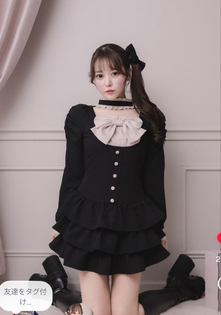 pium フロントリボンチョーカーティアードミニワンピ ブラック×ピンク