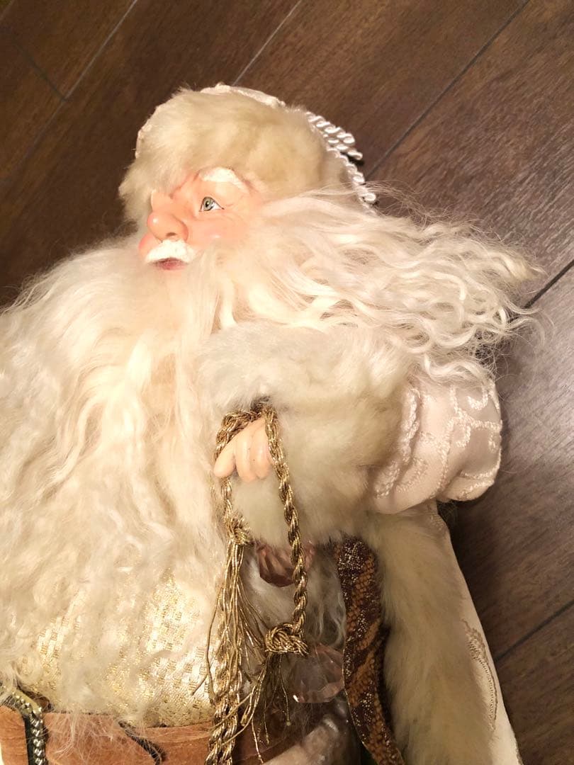 【アンティーク調】刺繍入り衣装&ブーツのサンタクロース人形(ベージュ色系)