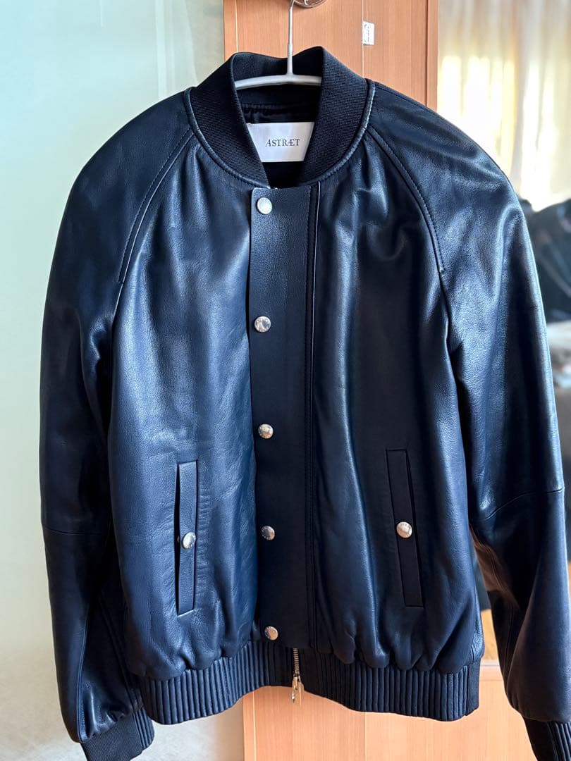 値下げ❗️ASTRÆT ネイビーレザーボンバージャケット