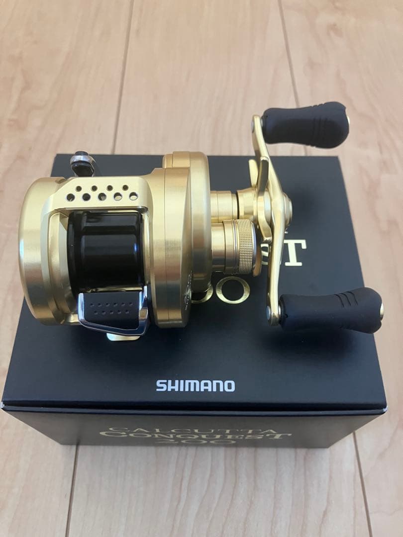極美品　シマノ 15カルカッタコンクエスト200 ノーマル　アベイルスプール