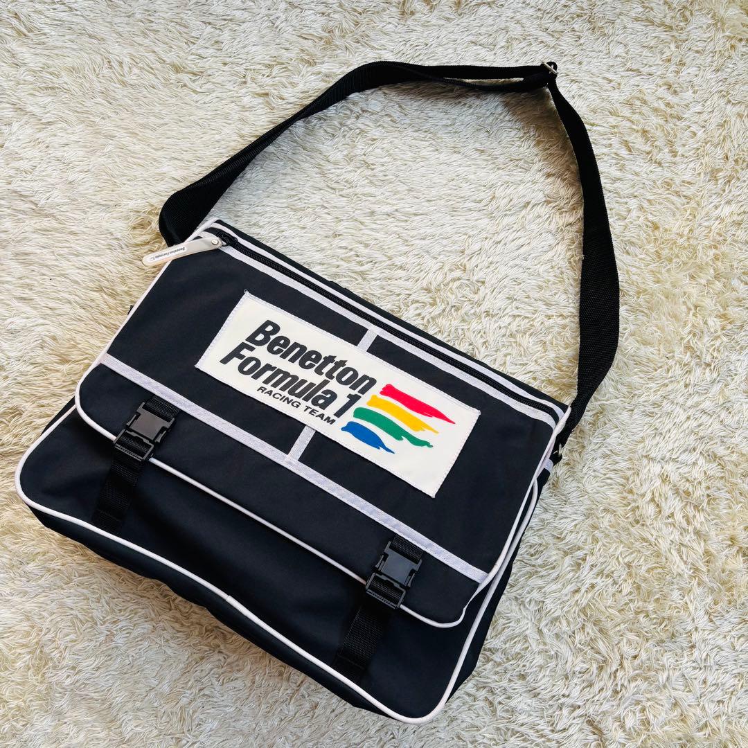 レア美品　ベネトン　メッセンジャーバッグ　FORMULA1 ヴィンテージ　黒