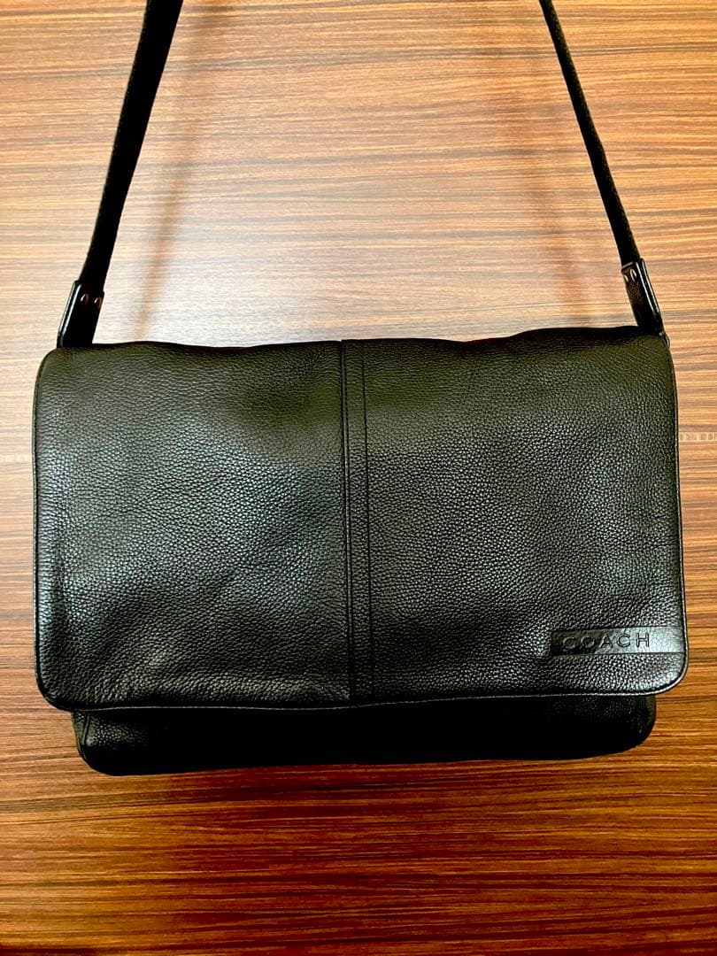 COACH レザー ショルダーバッグ 本革 フラップ 斜めがけ 黒 メンズ