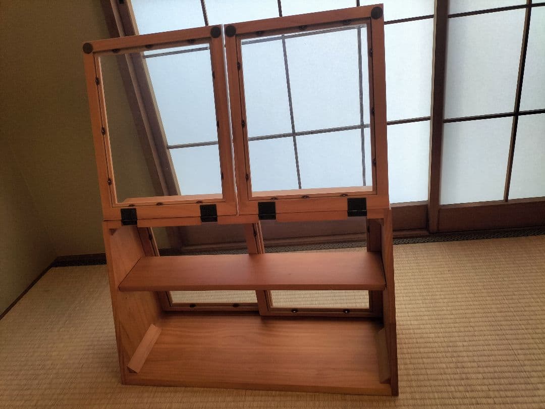 高さが変えられる木製ラック☆ガラス扉4面◇1/3