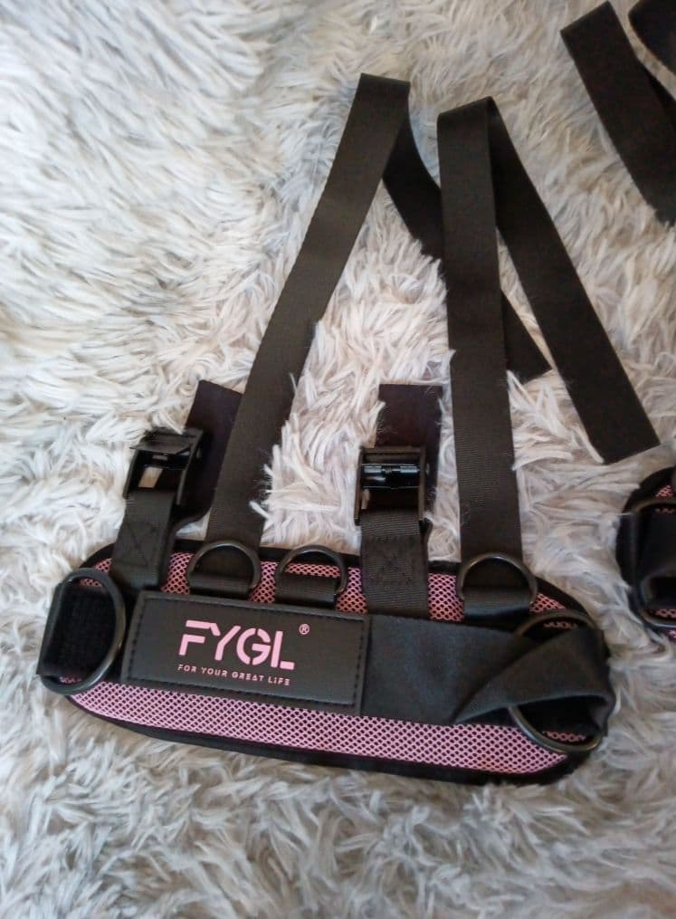 アンクルストラップ ケーブルマシン　ピンク　レッグストレングス　トレーニング