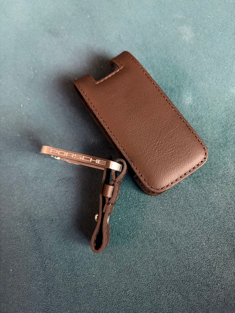 【美品】ポルシェ（PORSCHE）純正品 レザー製 キーケース