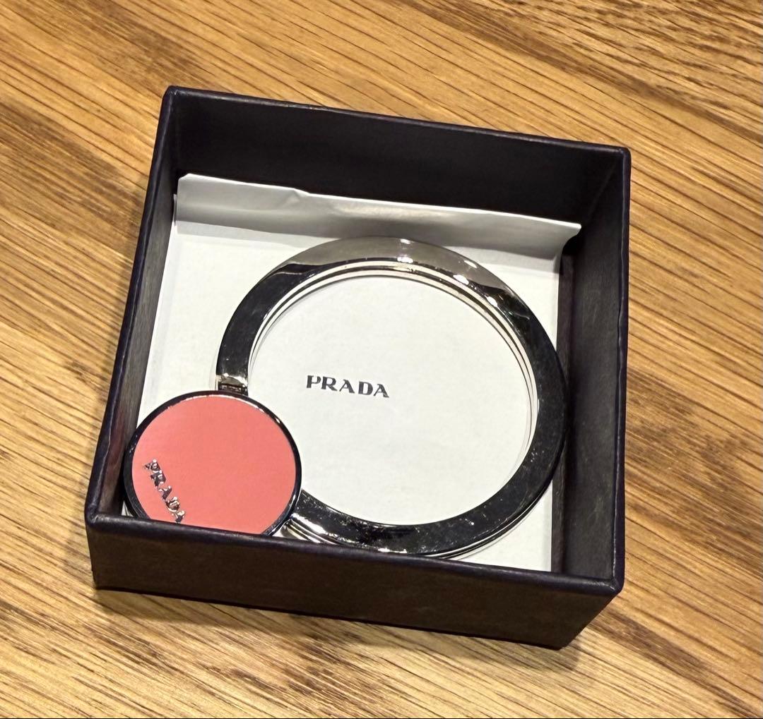 PRADA ピンク キーホルダー 箱付き