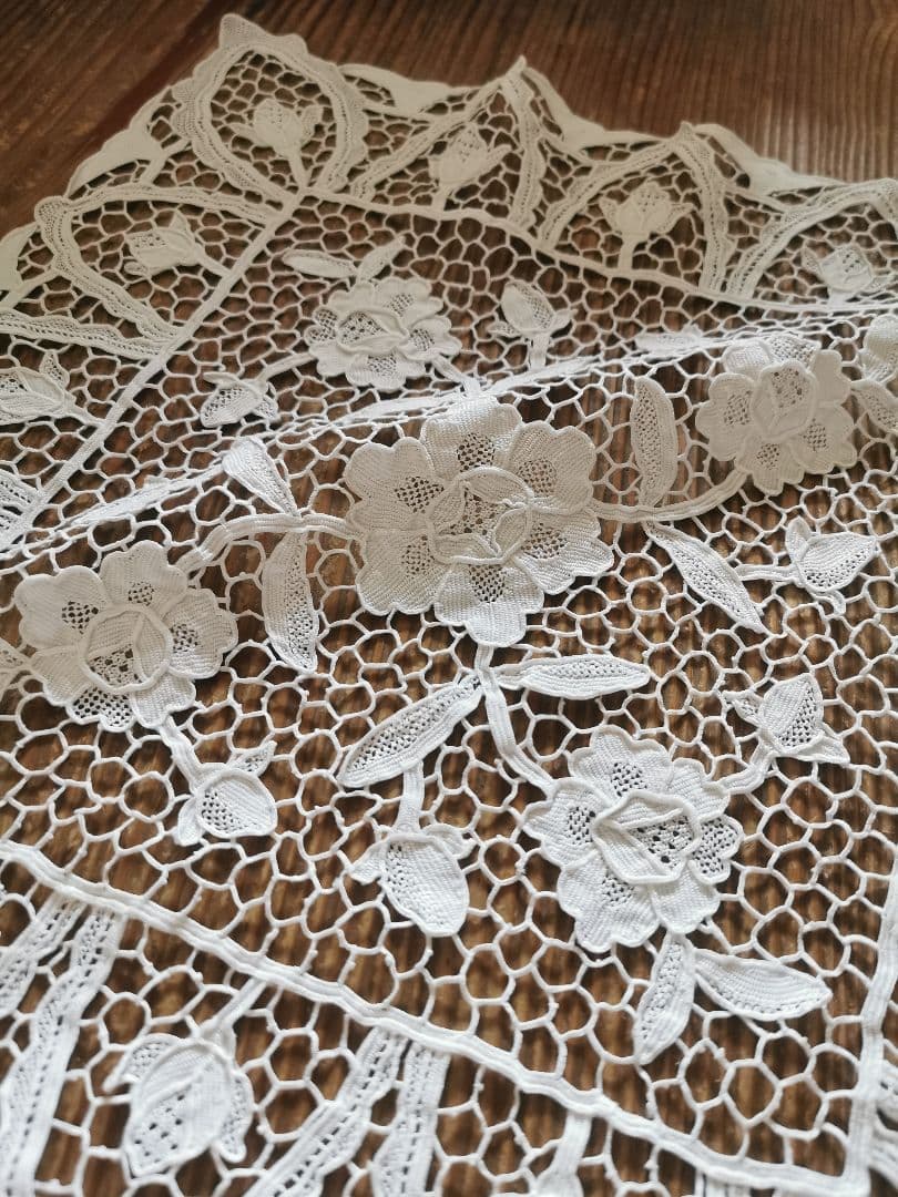 アンティーク イタリア ポワンドヴェニスローズ 薔薇と蕾 リネンレースランナー◽