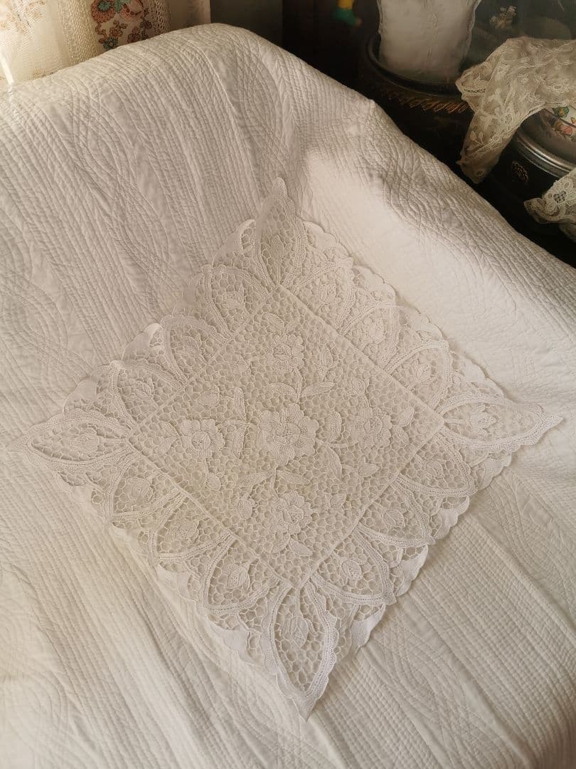 アンティーク イタリア ポワンドヴェニスローズ 薔薇と蕾 リネンレースランナー◽