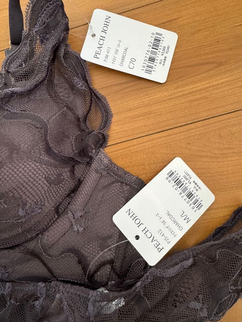 ピーチジョン ブラ&ショーツ、Tバック ３セット C70