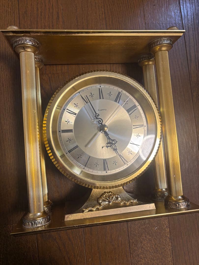 クラシックゴールド置時計