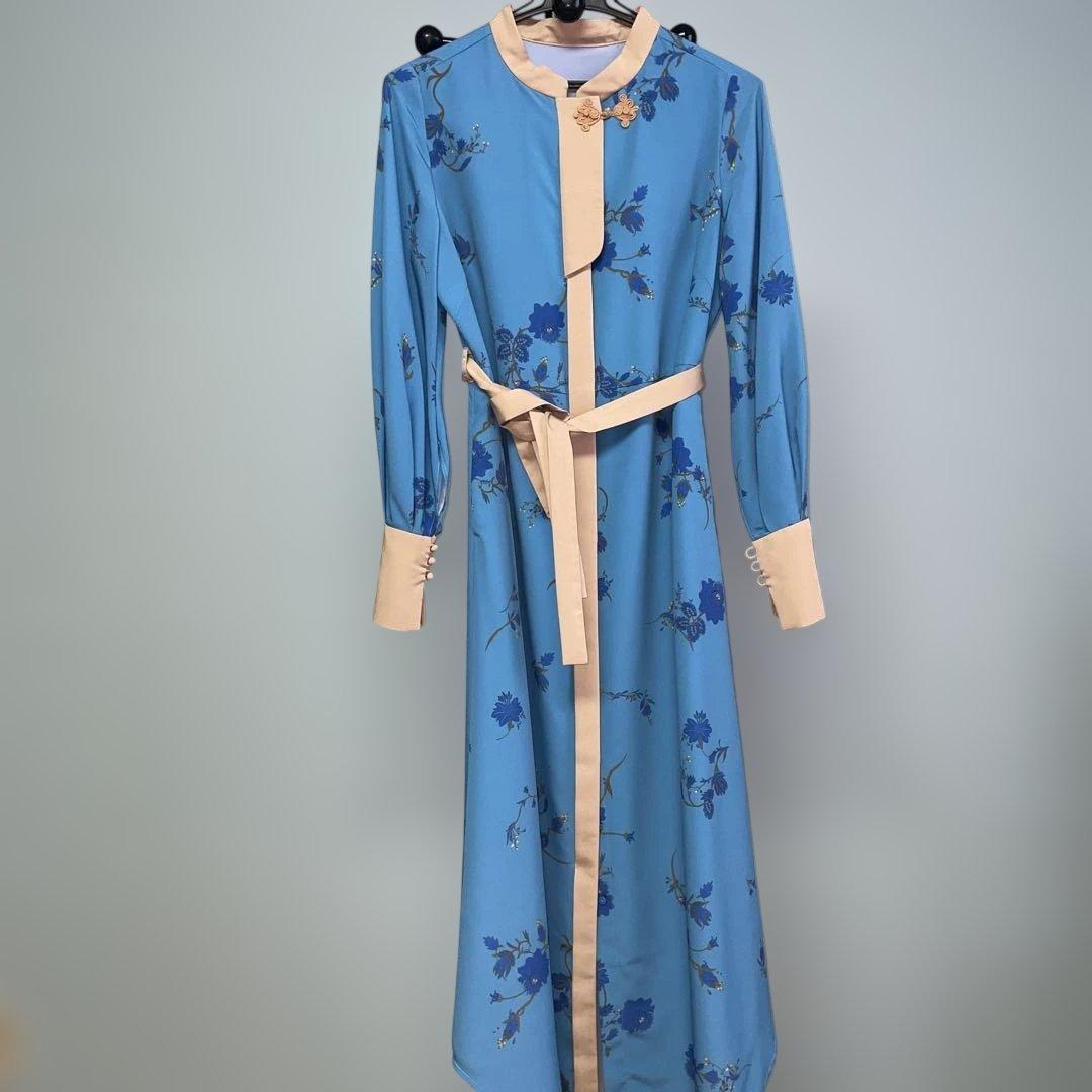 値下げしました！！　着飾る恋には理由があって　花柄ブルーのワンピース