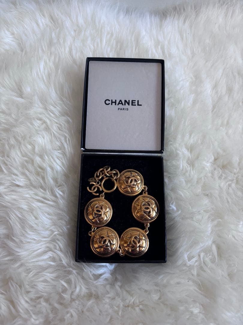 CHANEL ゴールド デザイン ブレスレット