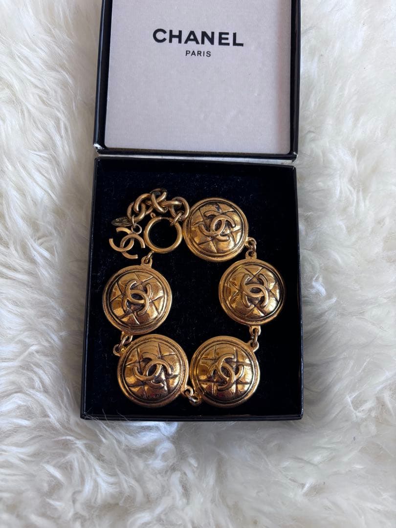 CHANEL ゴールド デザイン ブレスレット