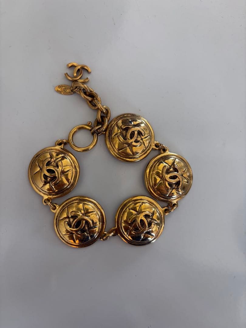 CHANEL ゴールド デザイン ブレスレット