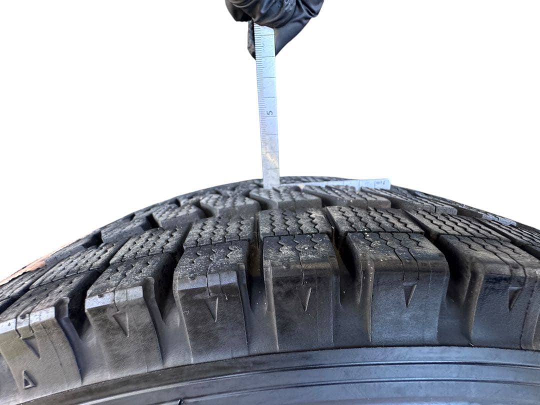 送料込ブリヂストンVL10 スタッドレスタイヤ 15インチ 2022年製造