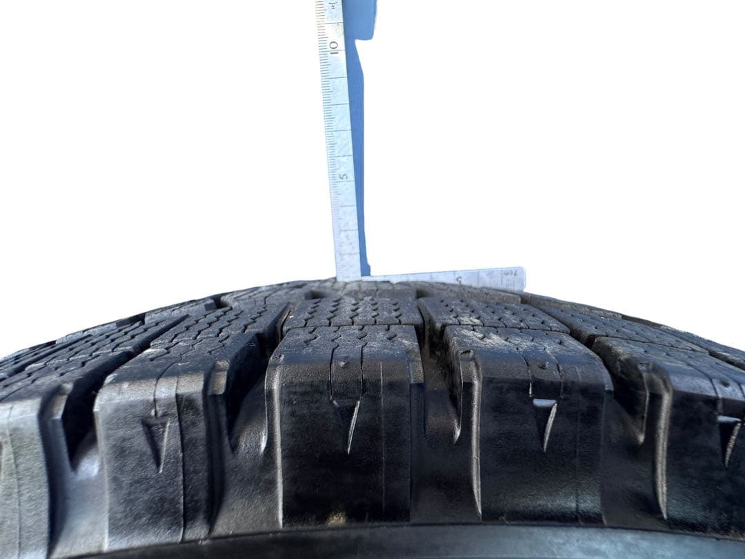 送料込ブリヂストンVL10 スタッドレスタイヤ 15インチ 2022年製造