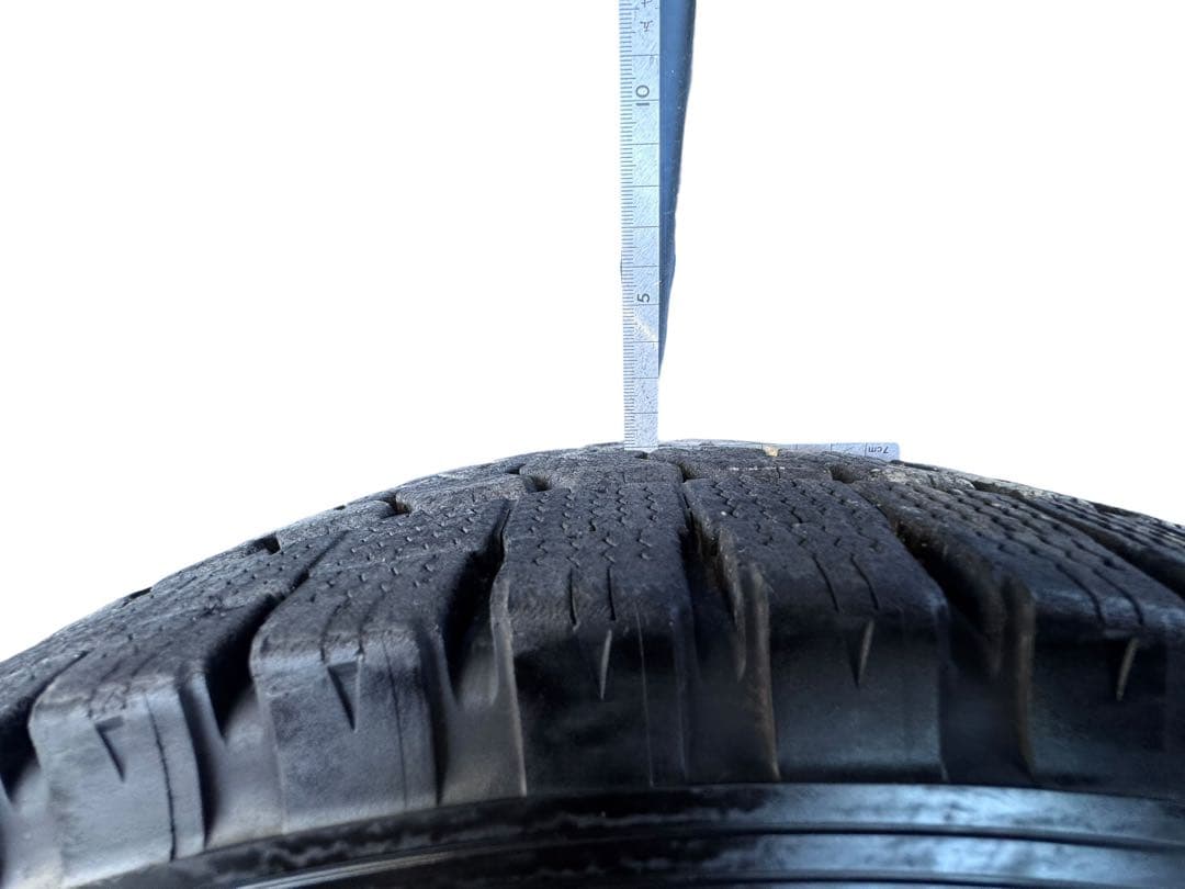 送料込ブリヂストンVL10 スタッドレスタイヤ 15インチ 2022年製造