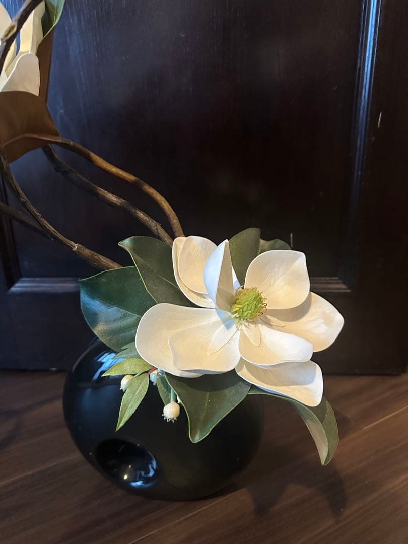 エミリオロバ　ホワイトマグノリアのアートフラワーアレンジメント造花　創作