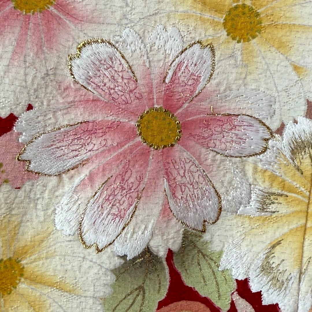 超美品　正絹　現代振袖　成人式　着物　162㎝　紅　赤　白　金糸　刺繍　花柄