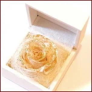 プリザーブドフラワーホワイトボックス　 ゴールドローズ