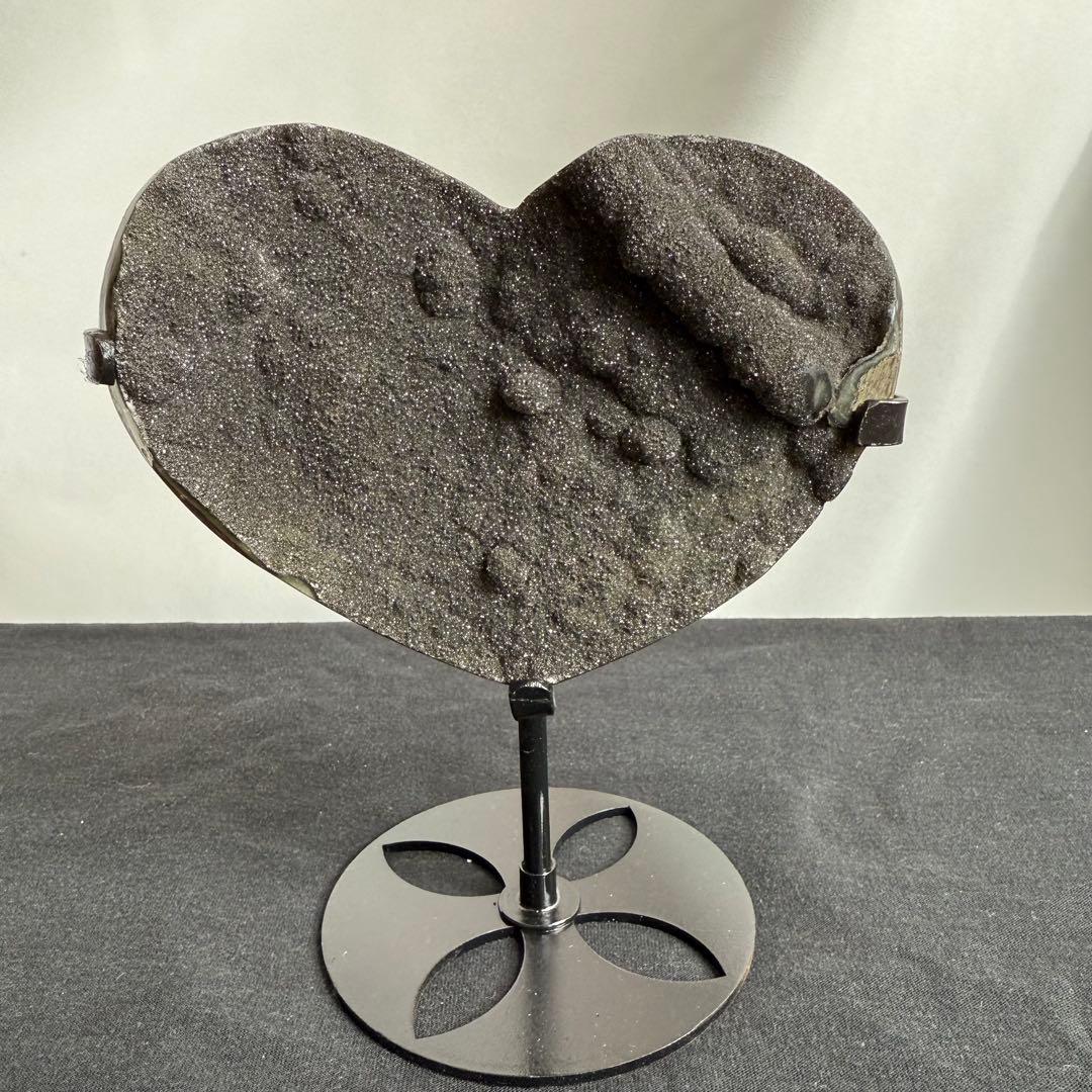 天然石ブラックシュガー水晶のハート　置物　台座付きNO.070402