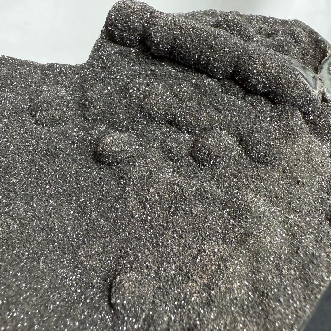 天然石ブラックシュガー水晶のハート　置物　台座付きNO.070402