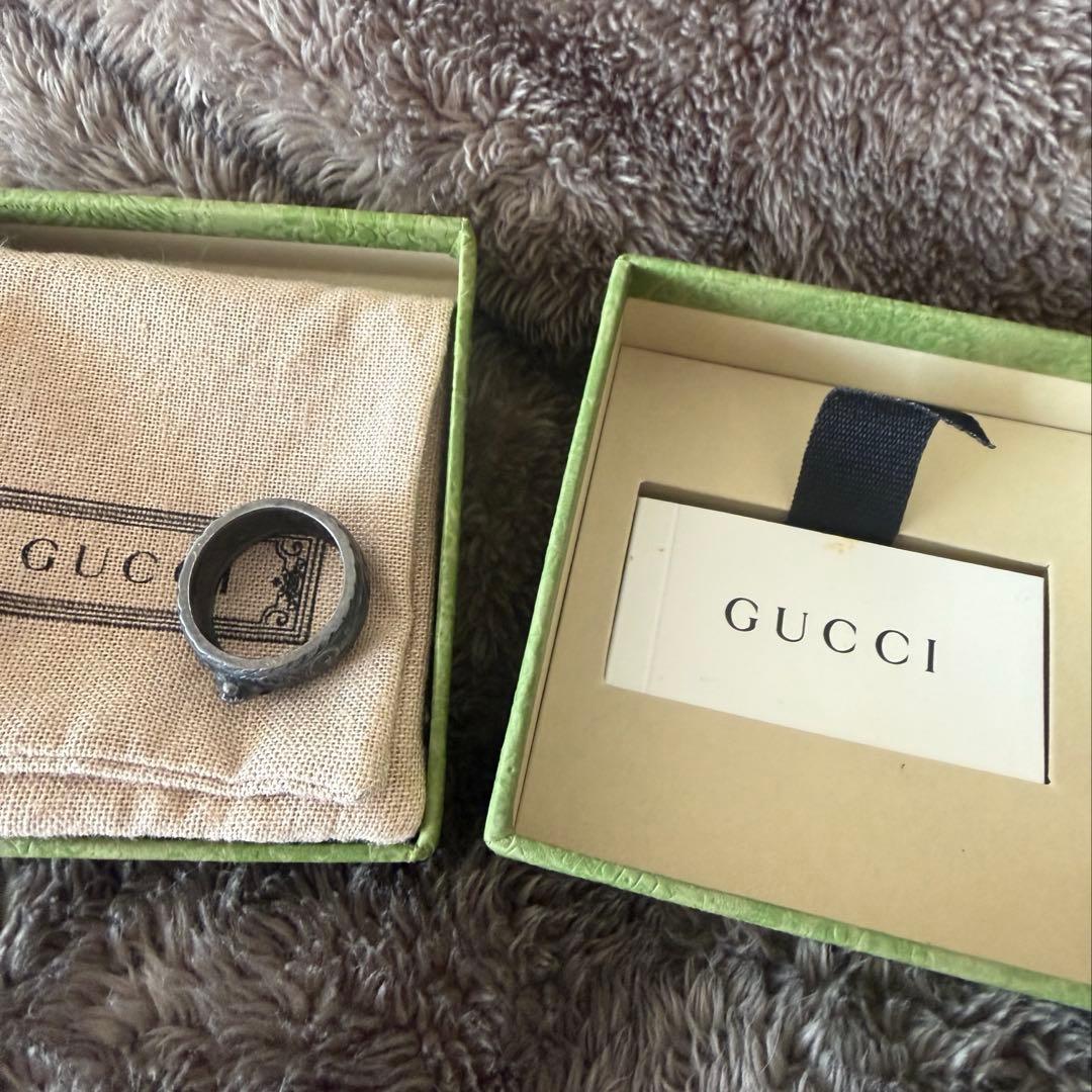GUCCI ブラックリング 彫刻デザイン 20号