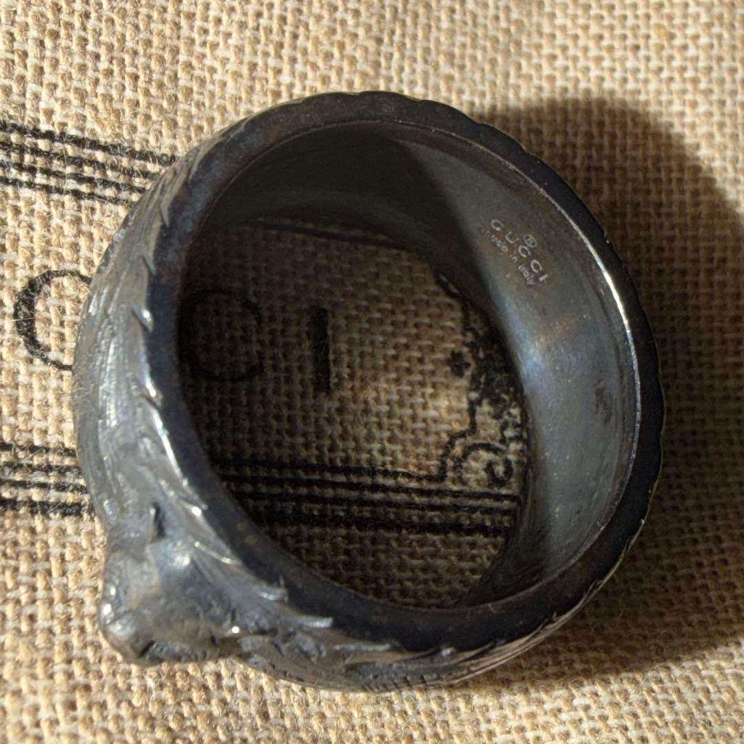 GUCCI ブラックリング 彫刻デザイン 20号