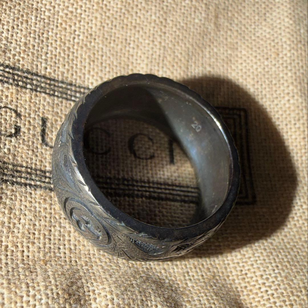 GUCCI ブラックリング 彫刻デザイン 20号