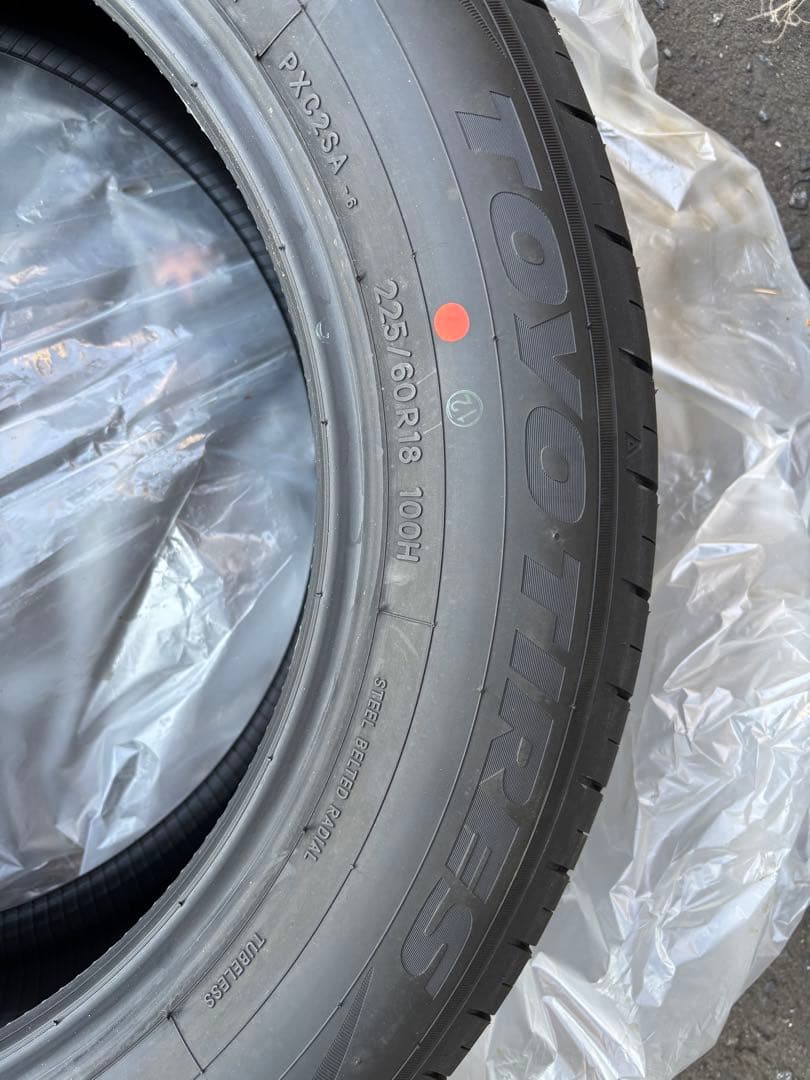 No. ① 40系アルファード 純正タイヤ 2本セット　225/60R18