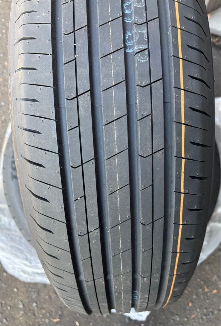 No. ① 40系アルファード 純正タイヤ 2本セット　225/60R18