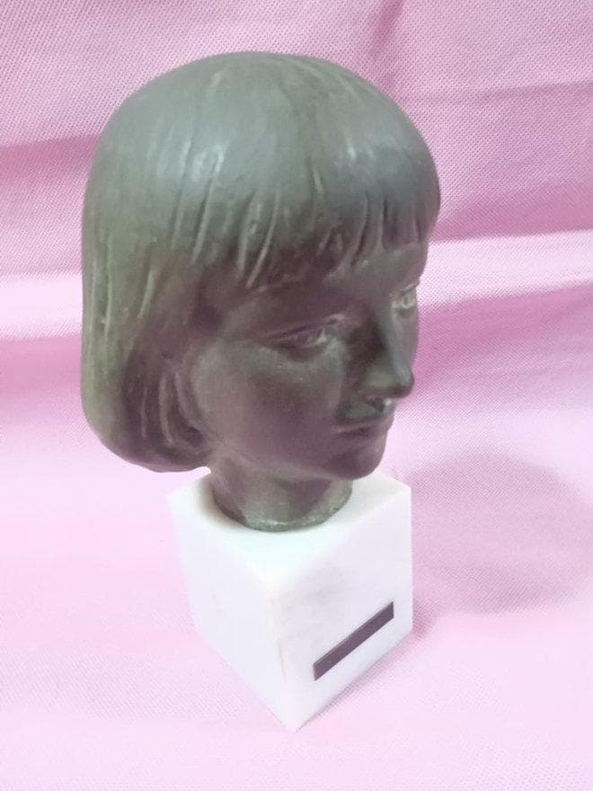 舟越保武作　ブロンズ像　””アンナ””　美人像　高さ21センチ　銘有