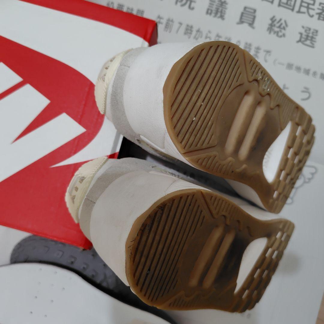 ナイキ エア マックス 90 LV8 ウィメンズシューズ アイボリー　23.5