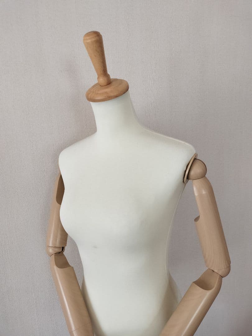 木製腕付き猫脚トルソー