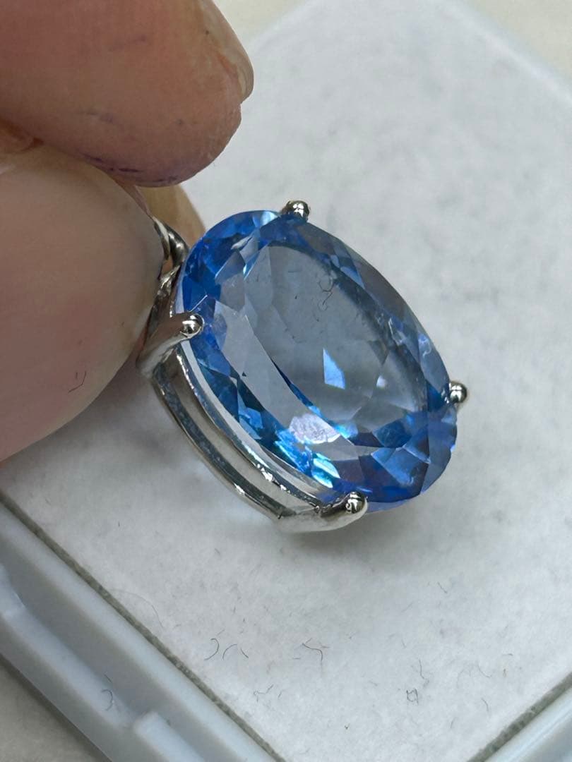 スイスブルートパーズ　シルバーメッキ　ペンダント　トップ　チャーム