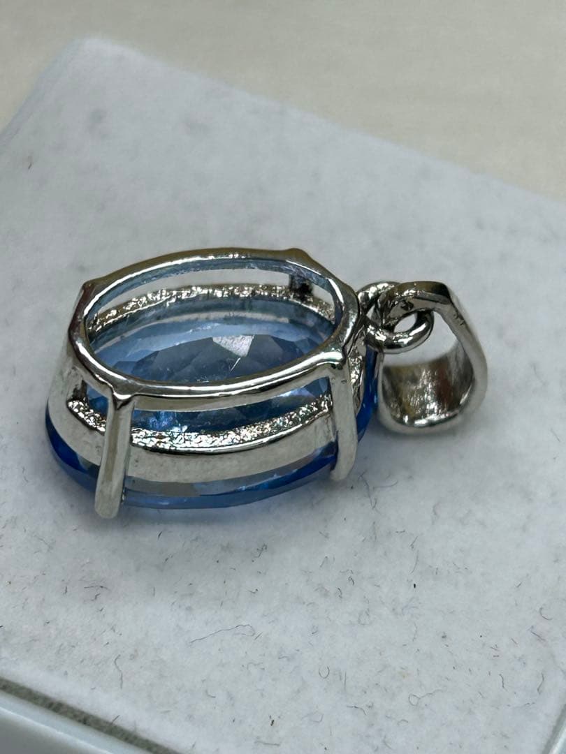 スイスブルートパーズ　シルバーメッキ　ペンダント　トップ　チャーム