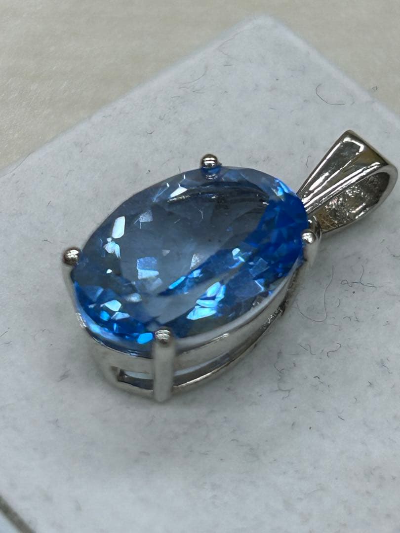 スイスブルートパーズ　シルバーメッキ　ペンダント　トップ　チャーム