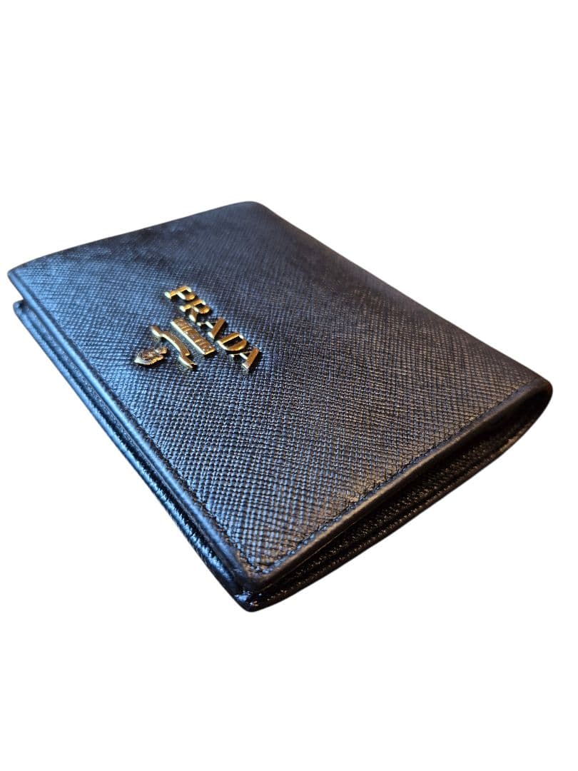 ＰＲＡＤＡ　プラダ　サフィアーノ　二つ折り財布　ブラック革 o