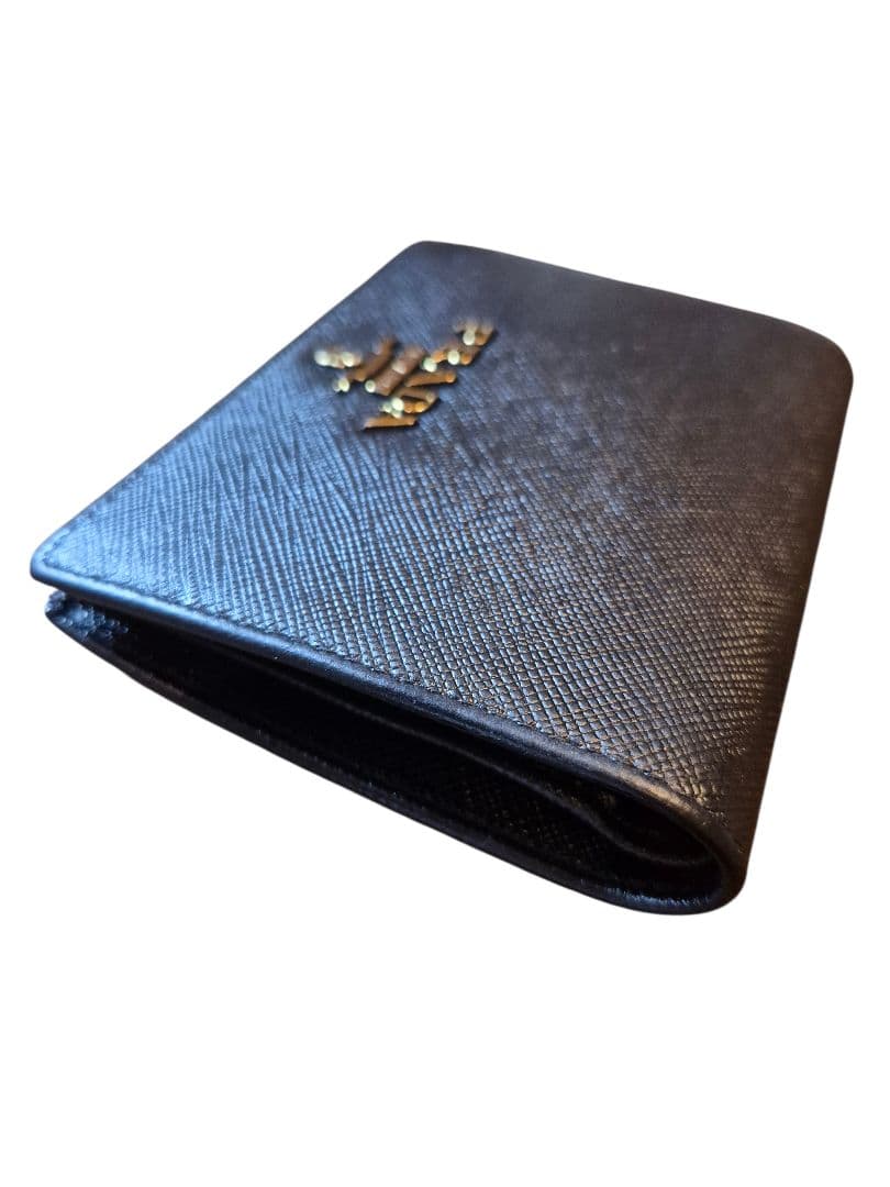 ＰＲＡＤＡ　プラダ　サフィアーノ　二つ折り財布　ブラック革 o