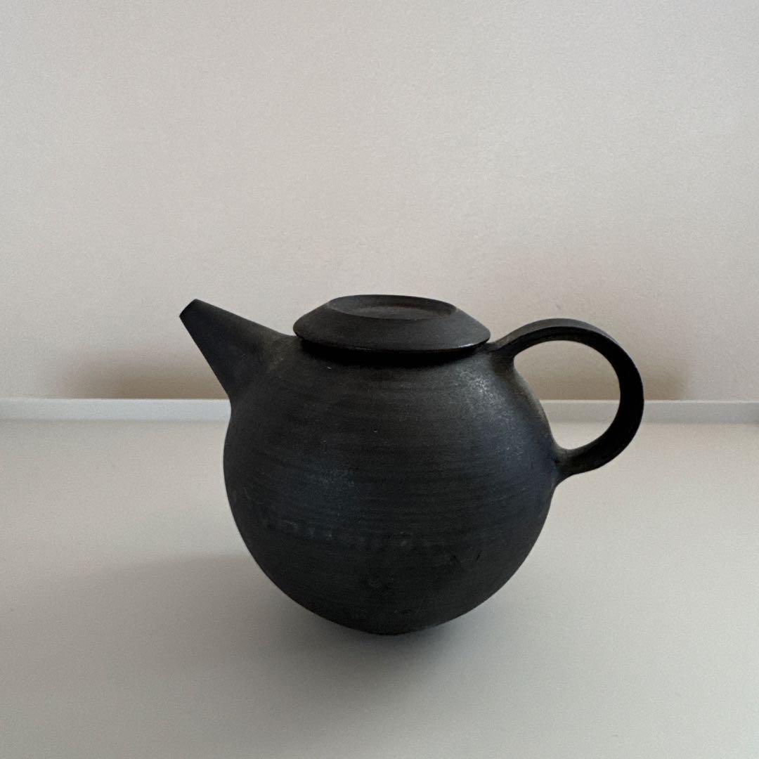 服部竜也さん　黒釉　ポット　陶器
