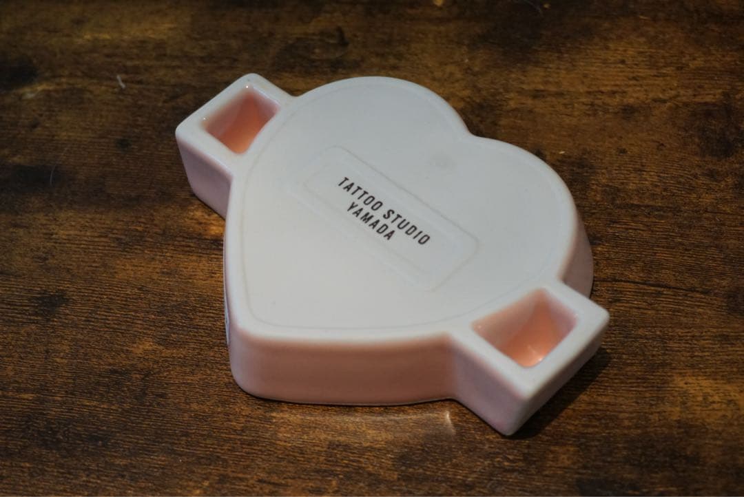 タトゥースタジオヤマダ　マルヒロ tatoostudioyamada 灰皿