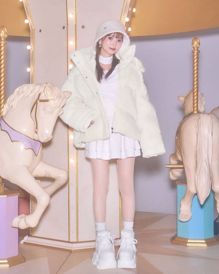 ミシェルマカロン フード付きホワイトダウンジャケット